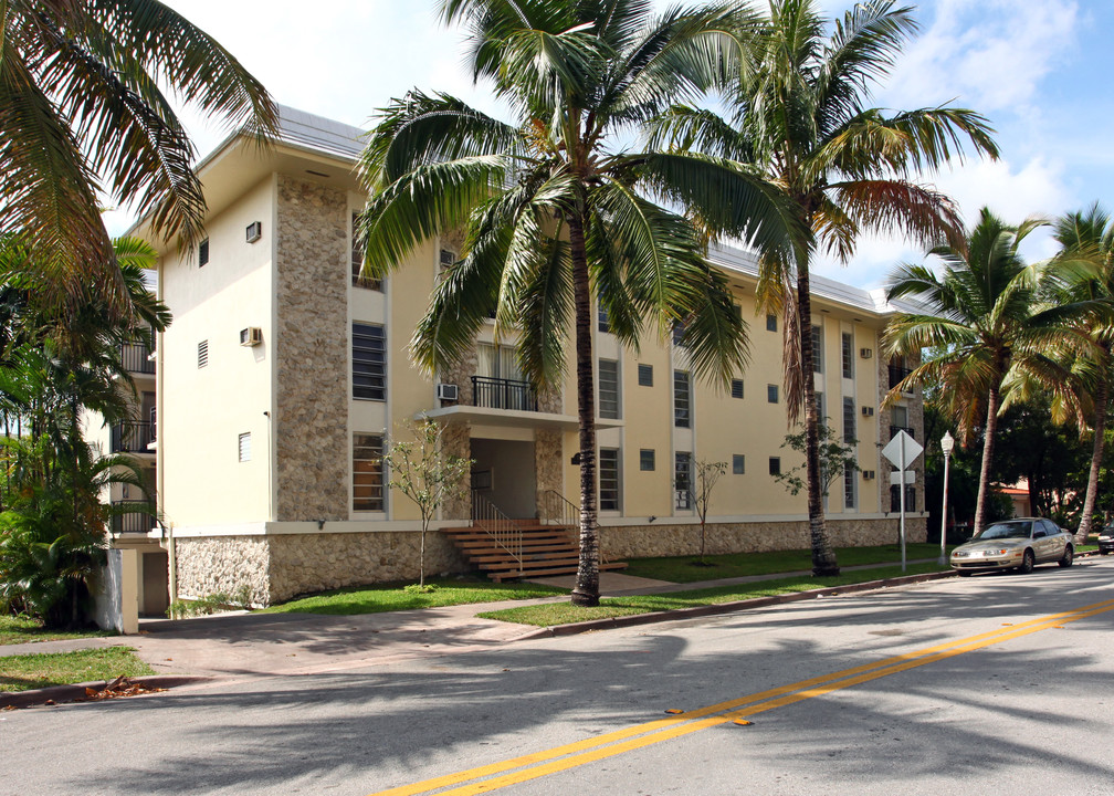 110 Sidonia Ave in Coral Gables, FL - Foto de edificio