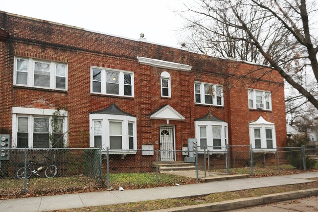 1226 Staples St NE in Washington, DC - Building Photo - Building Photo