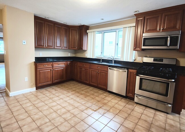 8 Whyte St, Unit #1