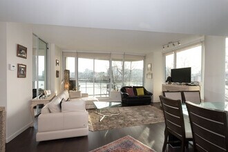 9 Smithe Mews in Vancouver, BC - Building Photo - Building Photo