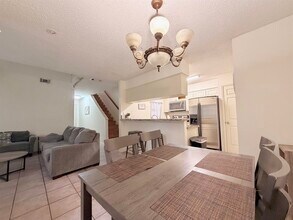 200 Martingale in Laredo, TX - Foto de edificio - Building Photo