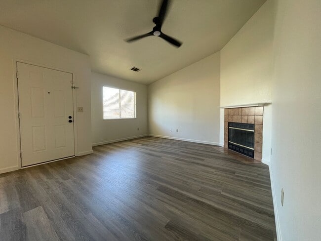 364 Bishop Dr in Vacaville, CA - Building Photo - Building Photo