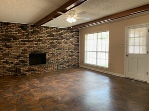 40111 La Rochelle Rd in Prairieville, LA - Building Photo - Building Photo