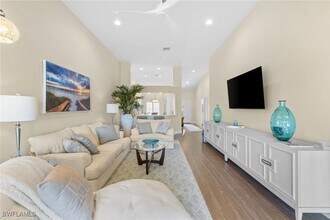 2215 Chesterbrook Ct in Naples, FL - Building Photo - Building Photo