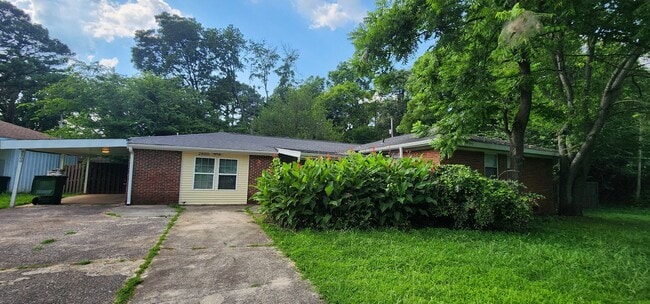 property at 2800 Mallory Ave NW