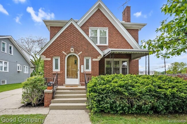 property at 200 S Pleasant St