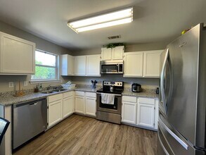 10506 Tiger Way, Unit A in San Antonio, TX - Foto de edificio - Building Photo