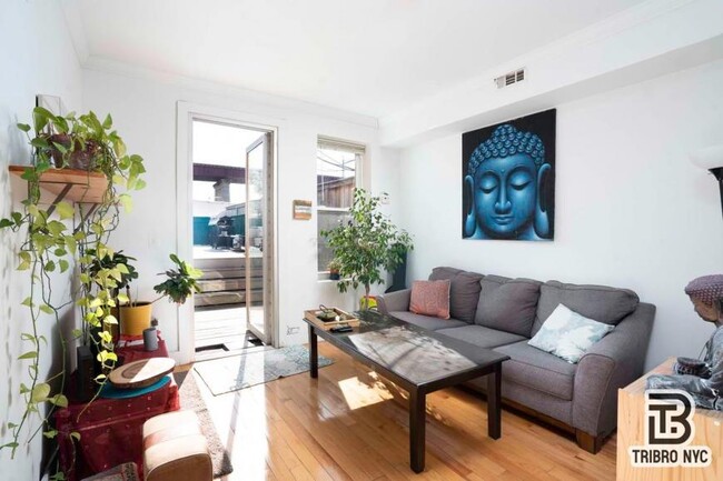 24-20 Ditmars Blvd in Queens, NY - Building Photo - Building Photo