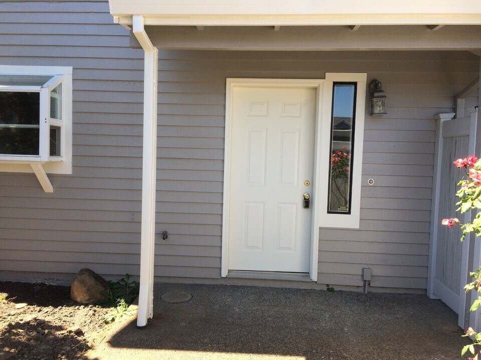 28687 SW Roger Blvd in Wilsonville, OR - Building Photo