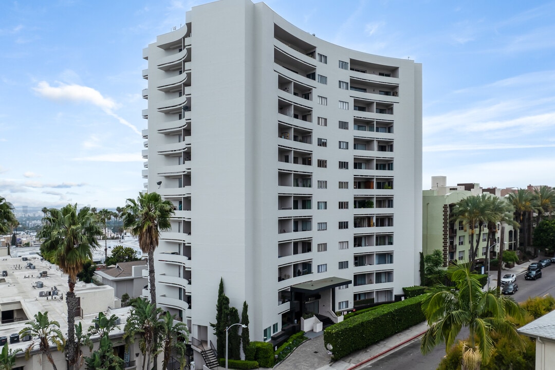 Franklin Towers in Los Angeles, CA - Building Photo