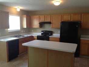 10827 Tanbark Dr in Indianapolis, IN - Building Photo - Building Photo