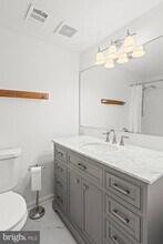 9629 White Acre Rd in Columbia, MD - Foto de edificio - Building Photo