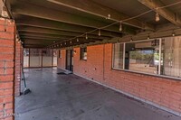 612 W Placita De La Poza in Tucson, AZ - Building Photo - Building Photo