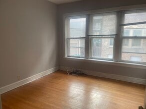 1909 W Argyle St, Unit 1 in Chicago, IL - Building Photo - Building Photo