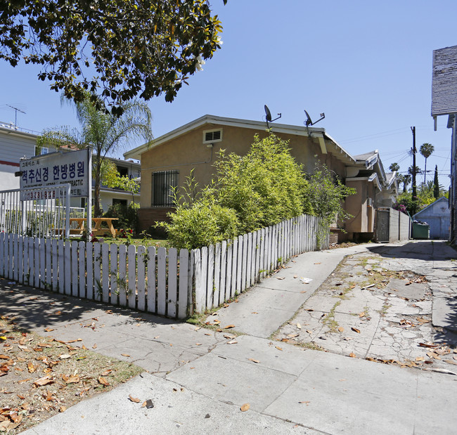 726-732 S Wilton Pl in Los Angeles, CA - Foto de edificio - Building Photo