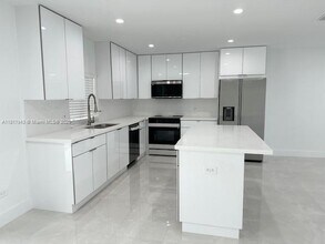 1710 SW 102nd Ave in Miami, FL - Building Photo - Building Photo