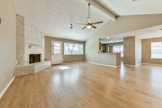 745 Otter Creek Dr in La Porte, TX - Building Photo - Building Photo