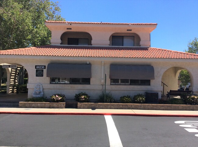 Casa Bonita in Lancaster, CA - Foto de edificio - Building Photo