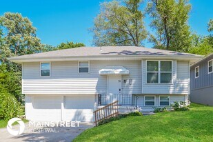 601 S Central St in Buckner, MO - Building Photo