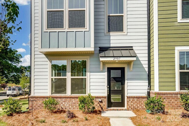 2907 W Trade St in Charlotte, NC - Building Photo - Building Photo
