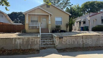 1541 Olive St in Paso Robles, CA - Building Photo