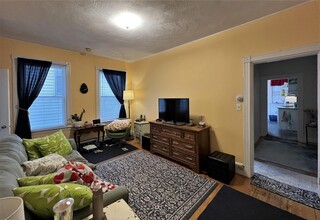 54 Beacon St, Unit 2 in Somerville, MA - Building Photo - Building Photo