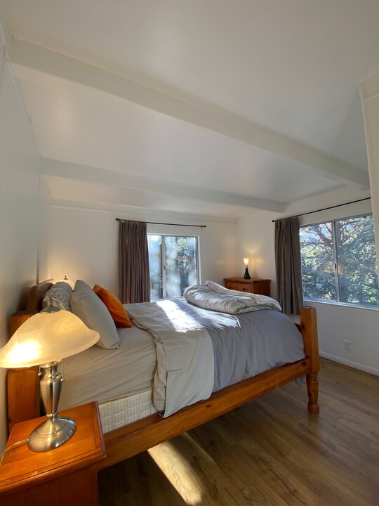 1051 Lookout Mountain Rd in Big Bear City, CA - Foto de edificio