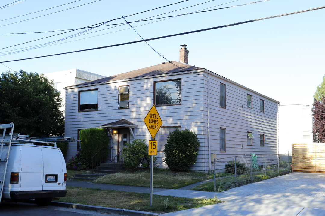 6407 17th Ave NW in Seattle, WA - Foto de edificio