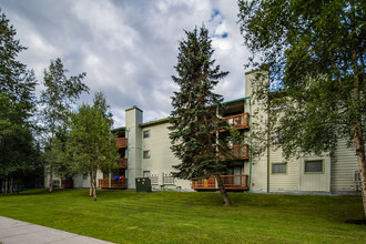 Green Tree Apartments in Anchorage, AK - Building Photo - Building Photo