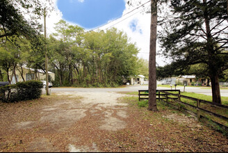 114 Montrose Dr, Unit A in Niceville, FL - Building Photo - Building Photo