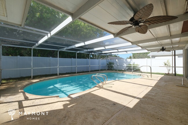 10005 Old Orchard Lane in Port Richey, FL - Foto de edificio - Building Photo