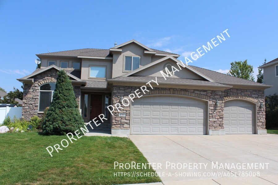 1757 E 1150 N in Layton, UT - Foto de edificio