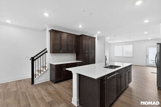 811 Atkins Ln in Woodstock, GA - Foto de edificio - Building Photo