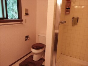 18830 61st Pl NE in Kenmore, WA - Foto de edificio - Building Photo
