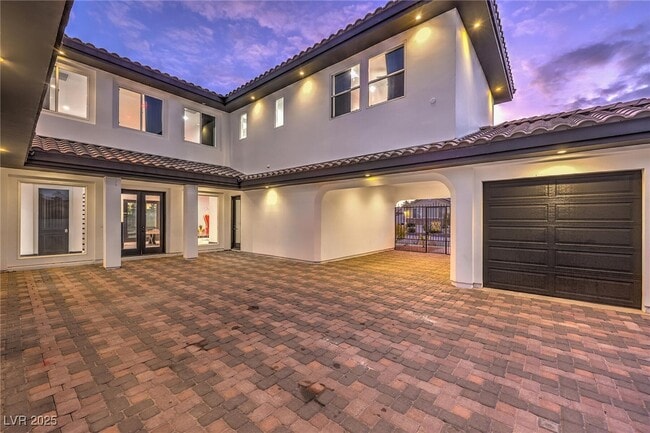 property at 282 E Maulding Ave