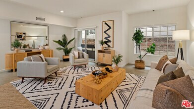 10627 Ashton Ave in Los Angeles, CA - Building Photo - Building Photo