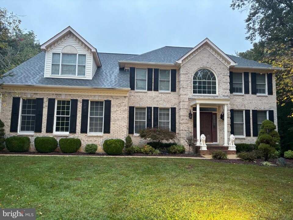 9238 Crescent Ln in La Plata, MD - Building Photo