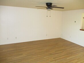 147-149 Omni Cir in Medford, OR - Building Photo - Building Photo