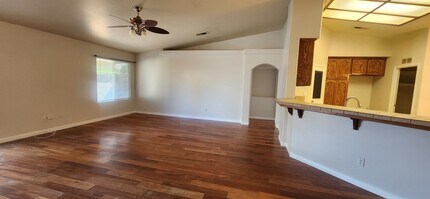 9810 Manhattan Dr in Bakersfield, CA - Building Photo - Building Photo