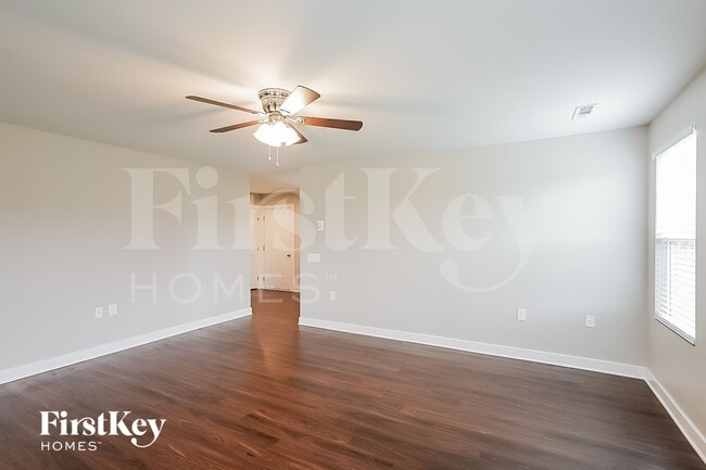 903 Wilkinson Ln in White House, TN - Foto de edificio - Building Photo