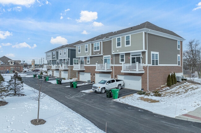 The Square at Goodings Grove in Homer Glen, IL - Building Photo - Building Photo