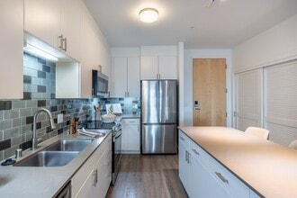 Urbana in Seattle, WA - Foto de edificio - Building Photo