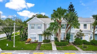 8066 Sanibel Dr in Tamarac, FL - Building Photo