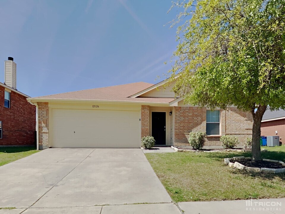 12126 Shine Ave in Rhome, TX - Building Photo