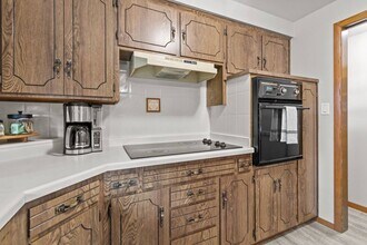 1221 Kenwood St in Green Bay, WI - Foto de edificio - Building Photo