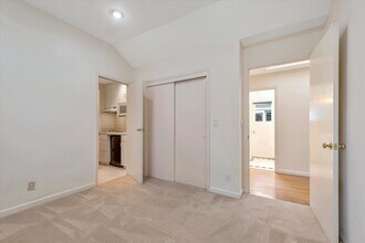 954 Russell Ave in Los Altos, CA - Building Photo - Building Photo