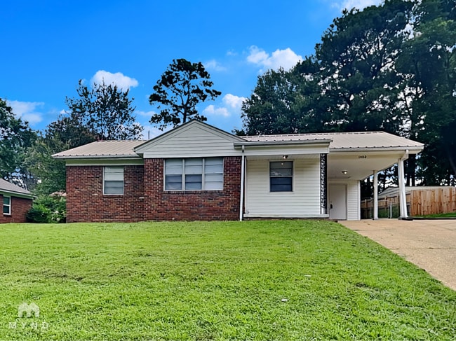 property at 1402 Moss Point Dr