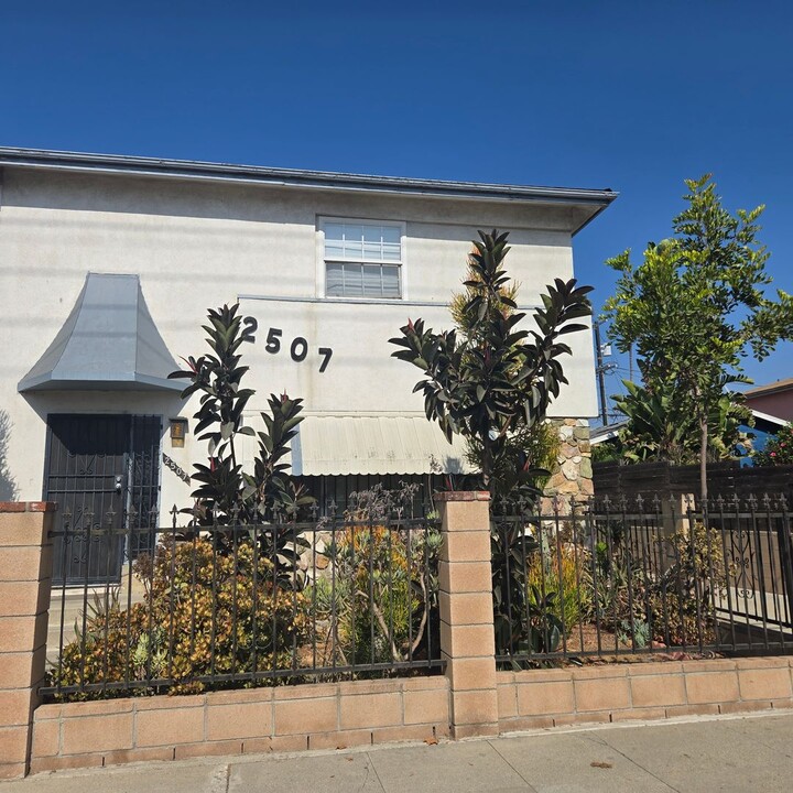 2507 Obama Blvd in Los Angeles, CA - Building Photo