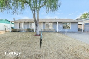 15202 N 38th St in Phoenix, AZ - Building Photo