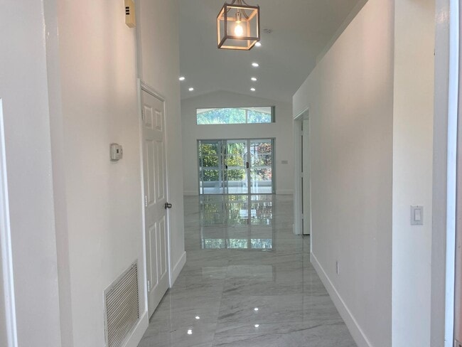 8764 Thames River Dr in Boca Raton, FL - Building Photo - Building Photo